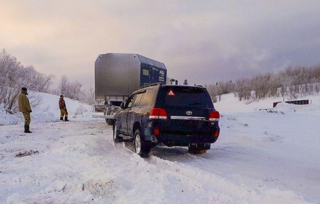 Со дна Печоры достали внедорожник Toyota Land Cruiser (12 фото)