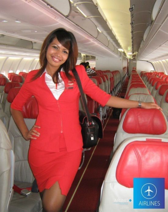Форма стюардесс авиакомпании Air Asia возмутила пассажирку (6 фото)