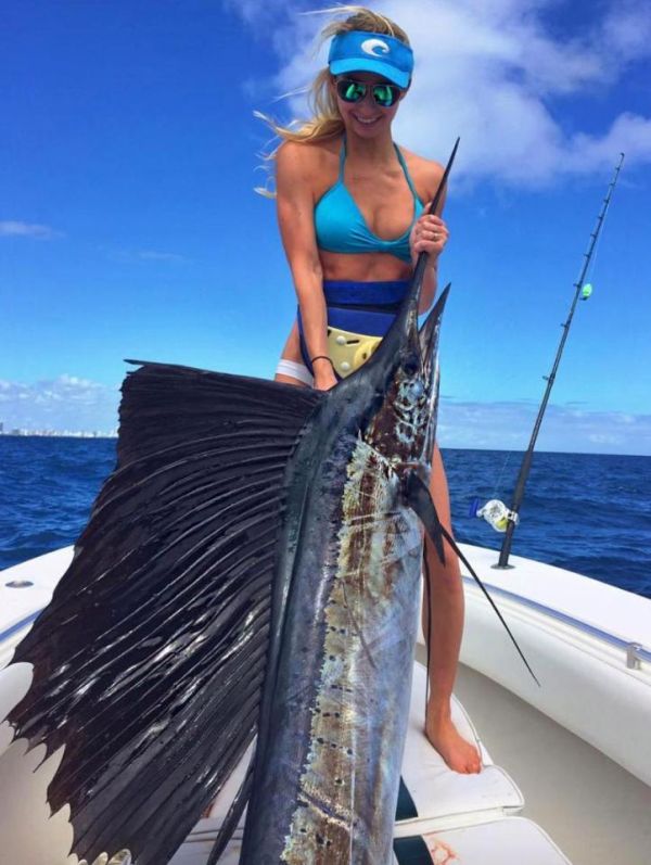 Модель Эмили Ример, всерьез увлекающаяся рыбалкой (15 фото)