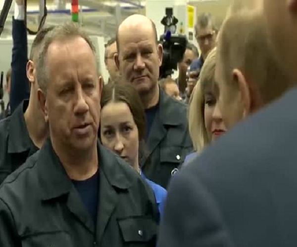 Путин предложил «расцеловать» работника уфимского завода