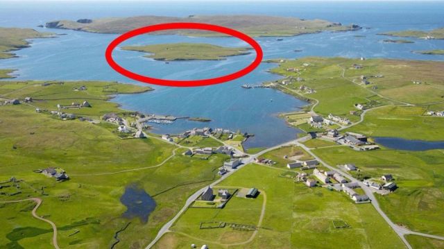 Остров в Шотландии выставили на продажу (4 фото)