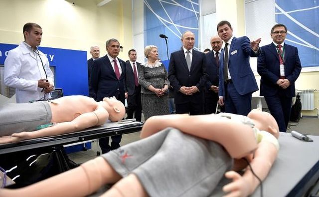Как Путин за «родами» наблюдал (4 фото)
