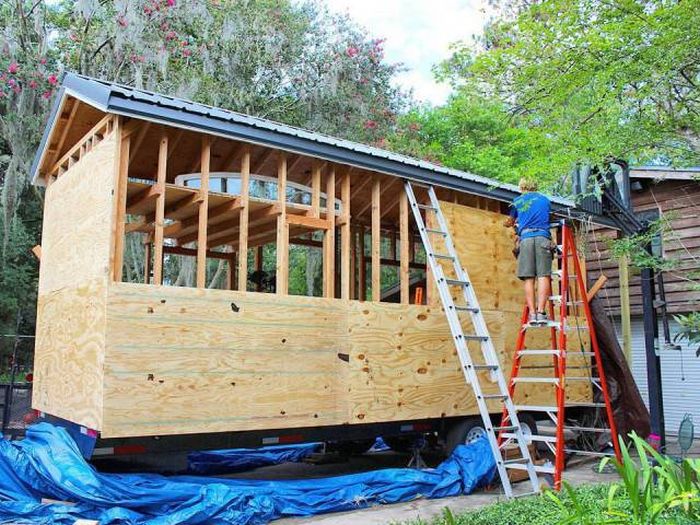 Американский студент построил собственный передвижной дом (28 фото)