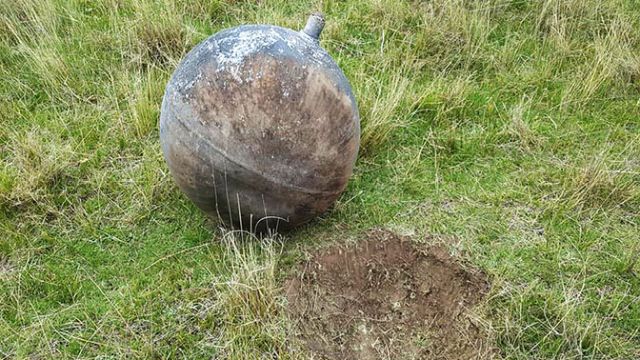 В Перу с неба упал неизвестный шар с русскими буквами (4 фото)