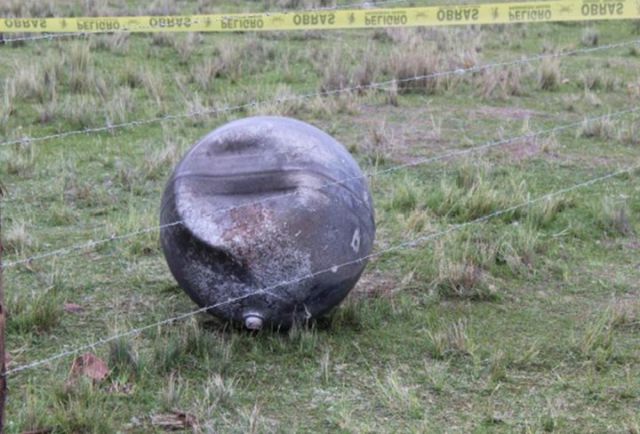 В Перу с неба упал неизвестный шар с русскими буквами (4 фото)