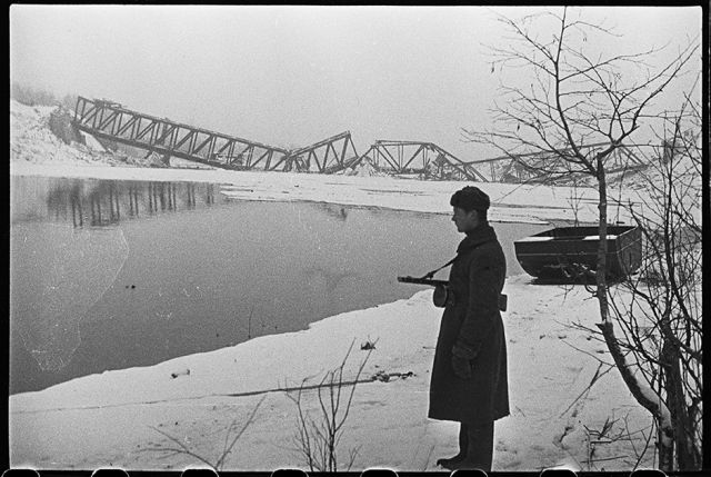 Неизвестные фото последних дней блокадного Ленинграда (19 фото)