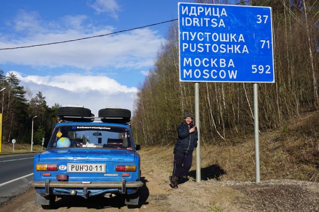 Чехи совершили кругосветное путешествие на старой "Копейке" ВАЗ-2101 (9 фото)