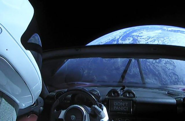 Компания SpaceX отправила в космос электрокар Tesla Roadster (4 фото + видео)