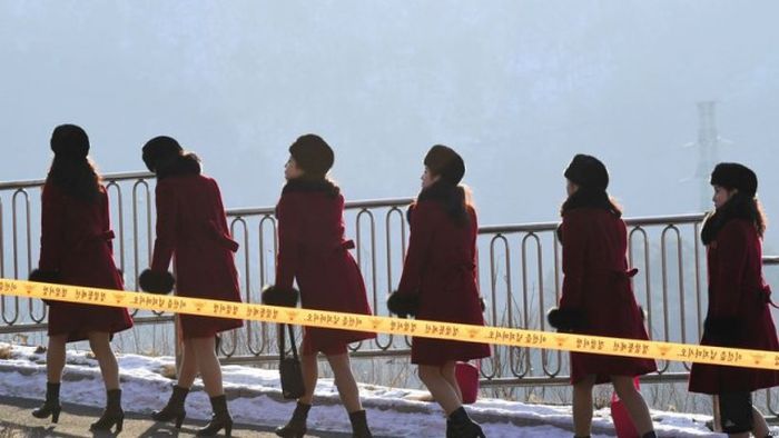 Северокорейские болельщицы на Олимпиаде в Пхёнчхане (7 фото)