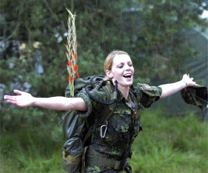 Военнослужащие девушки (35 фото)