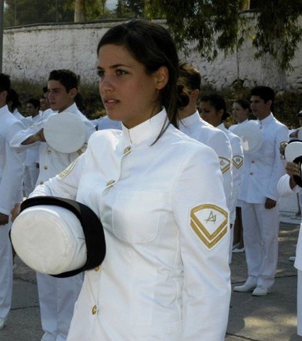 Военнослужащие девушки (35 фото)