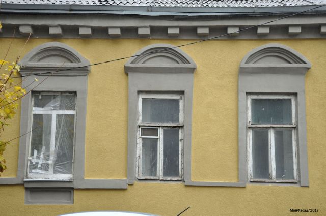 Как в Ростове издеваются над историческими зданиями (13 фото)
