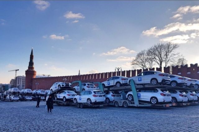 140 BMW на Красной площади ожидают российских медалистов Олимпиады-2018 (5 фото)