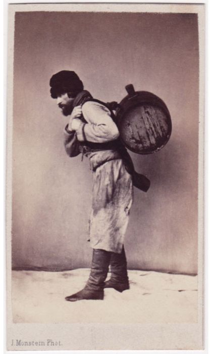 Простолюдины с питерских и московских улиц: фотокарточки 19 столетия (35 фото)