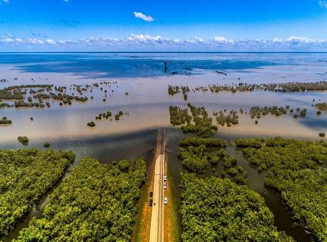 Затопленная автодорога в Западной Австралии (10 фото)