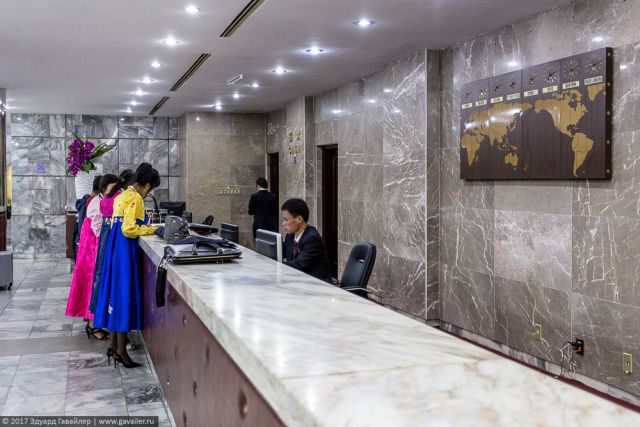 Северокорейская гостиница Янгакто (37 фото)