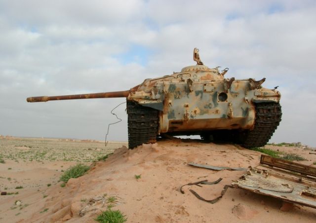 Заброшенная марокканская воинская часть в Западной Сахаре (16 фото)