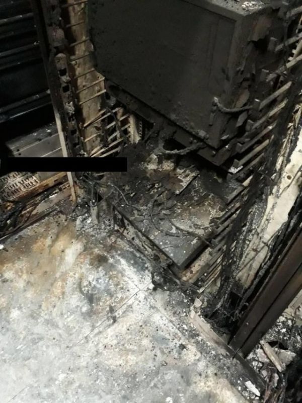 Последствия пожара в дата-центре (9 фото)