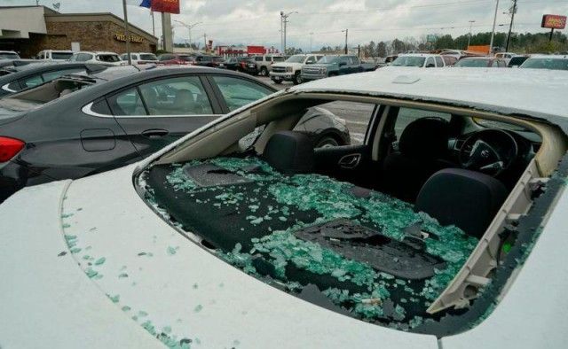 В Алабаме град повредил 380 новых Автомобилей (24 фото + видео)