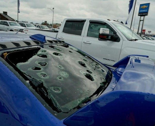 В Алабаме град повредил 380 новых Автомобилей (24 фото + видео)