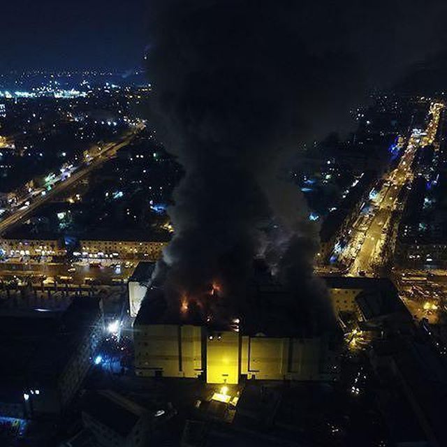 Пожар в торговом центре в Кемерово