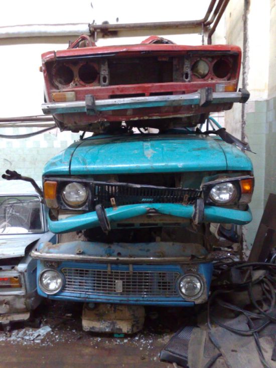 Утилизация старых автомобилей (7 фото)