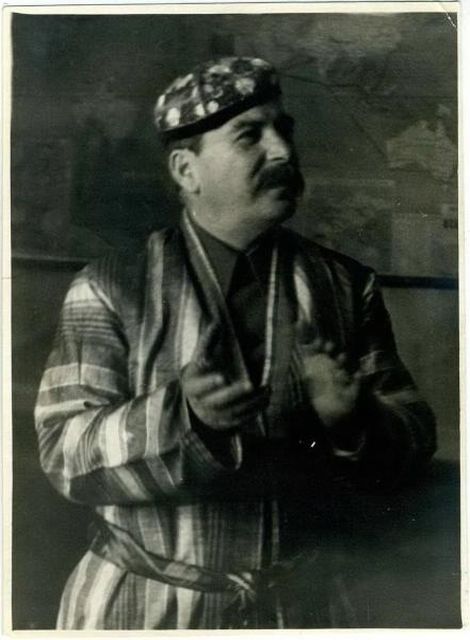 Улыбающийся Иосиф Сталин (25 фото)