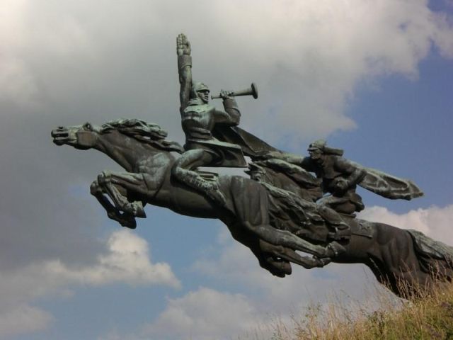 Что стало с величественным памятником Гражданской войны во Львовской области (6 фото)