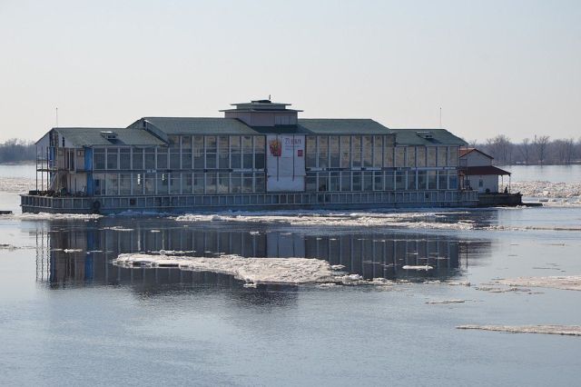 В Самаре вместо со льдом уплыло и популярное заведение (3 фото)