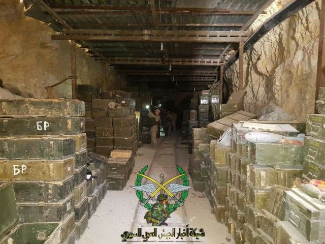 Захваченная горная база боевиков ИГИЛ в Сирии (20 фото)