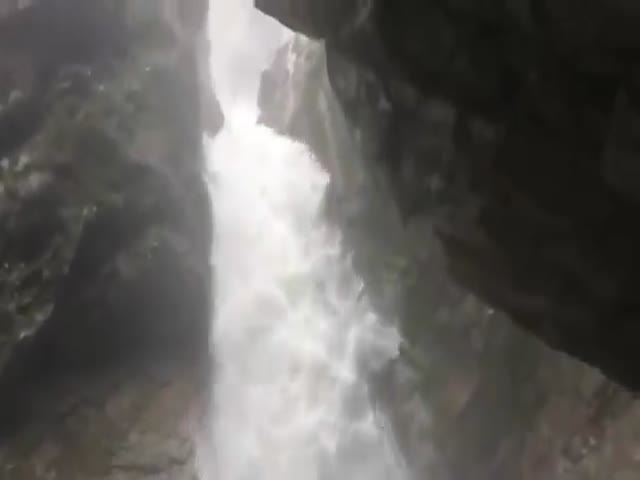 Путь через водопад