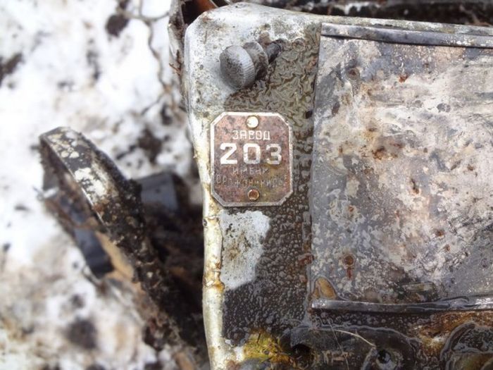 В болотах Новгородской области обнаружили останки двух членов экипажа советского бомбардировщика ДБ-3 (49 фото)