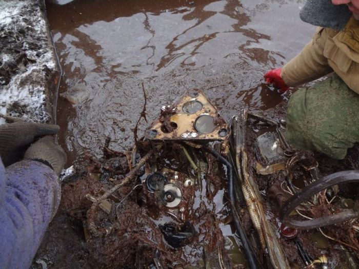 В болотах Новгородской области обнаружили останки двух членов экипажа советского бомбардировщика ДБ-3 (49 фото)