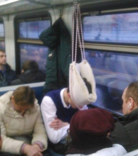 Странные пассажиры метро (33 фото)