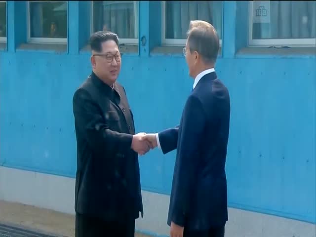 Теплая встреча лидеров Северной и Южной Кореи