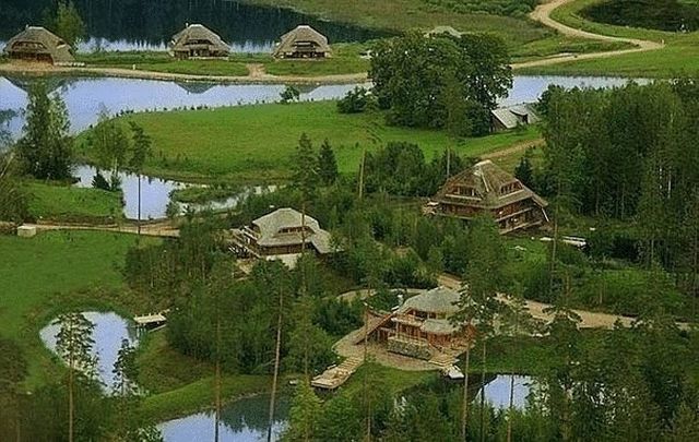 Аматциемс - современный эко-поселок в Латвии (8 фото)