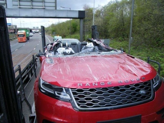 В Великобритании новый Range Rover превратился в "кабриолет" (3 фото)