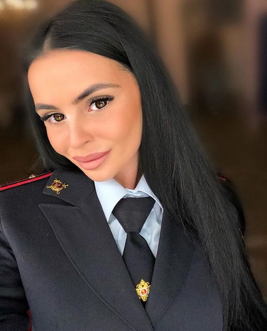 Виктория Якунина - "сотрудница полиции", которая любит блатняк (16 фото + видео)