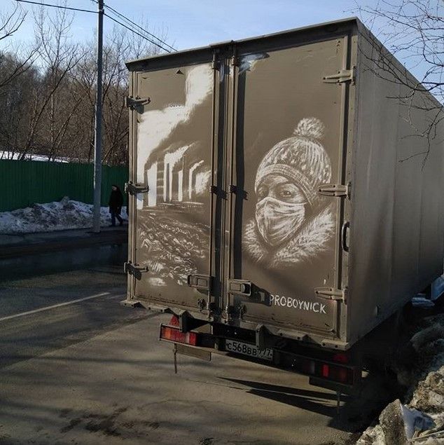 Рисунки на грязных грузовиках (11 фото)