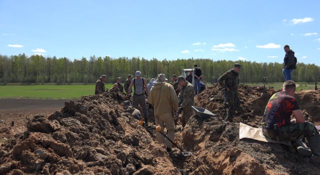 В Латвии обнаружили останки 95 советских солдат (31 фото)