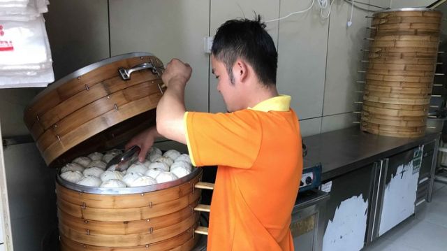 Китаец заплатил 22 000 долларов за порцию пирожков баоцзы (3 фото)