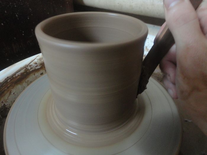 Фотоотчет об изготовлении глиняных кружек (18 фото)