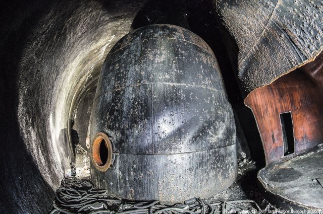 Прогулка по заброшенным подземным авиабазам Восточной Европы (81 фото)
