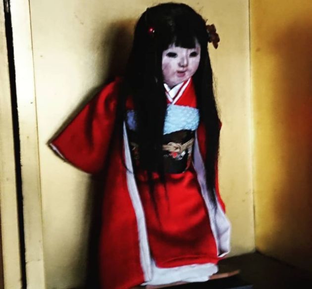 Кукла-призрак Окико, у которой растут волосы (4 фото)