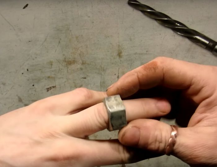 Изготовление кольца из гайки (16 фото)