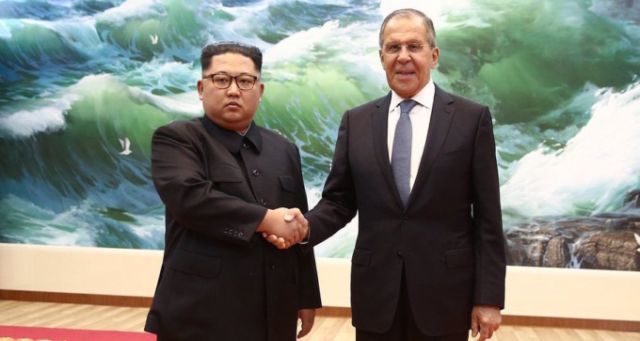 «Россия-1» пририсовала улыбку Ким Чен Ыну на фото с Лавровым (4 фото)