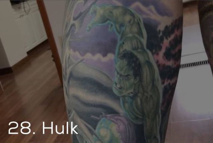 Парень набил на теле рекордное количество татуировок с героями Marvel (35 фото)