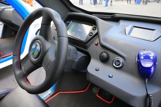 Московская полиция получила от концерна «Калашников» четыре электромобиля «Овум» (5 фото)