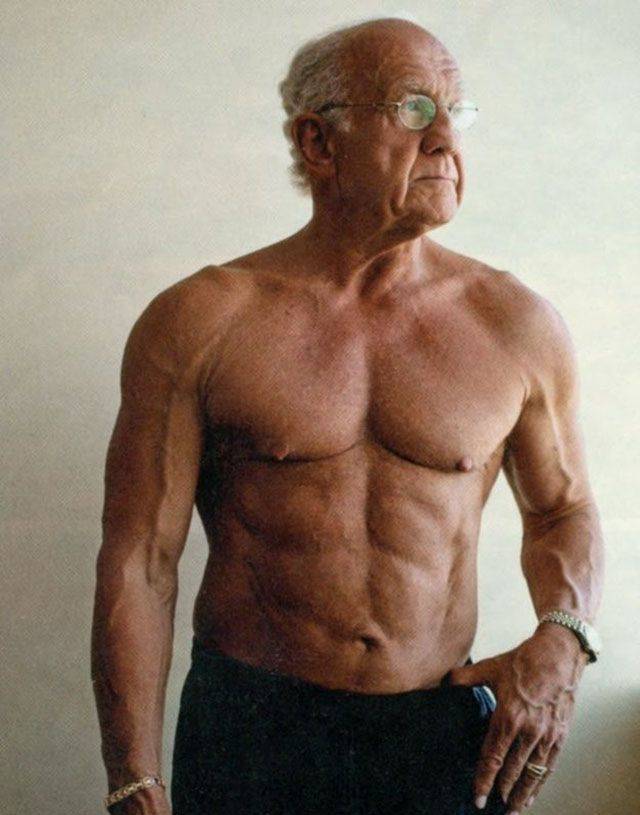 Пожилые мужчины, остающиеся в прекрасной форме (15 фото)