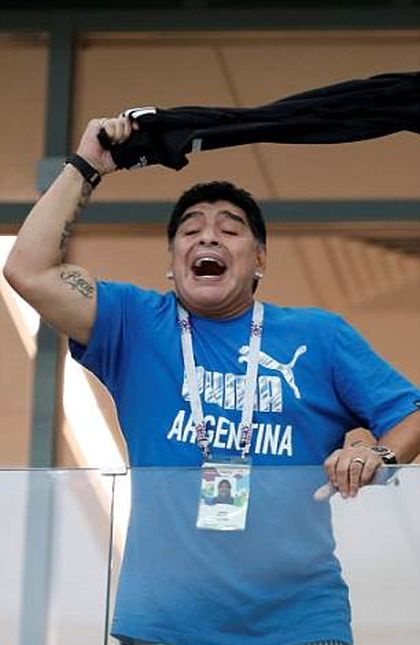 Диего Марадона на матче Аргентина - Хорватия (10 фото)